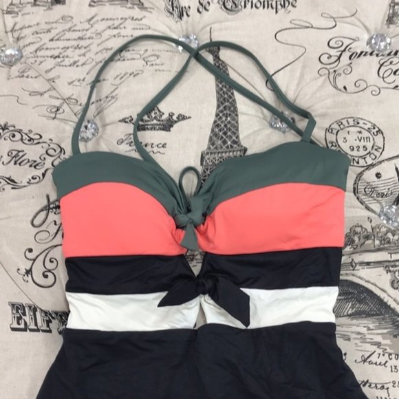 BECCA Multicolor One Piece Swimsuit - Picture 4 of 7
